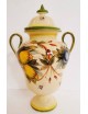 Potiche in ceramica  con  frutti ammannati 
